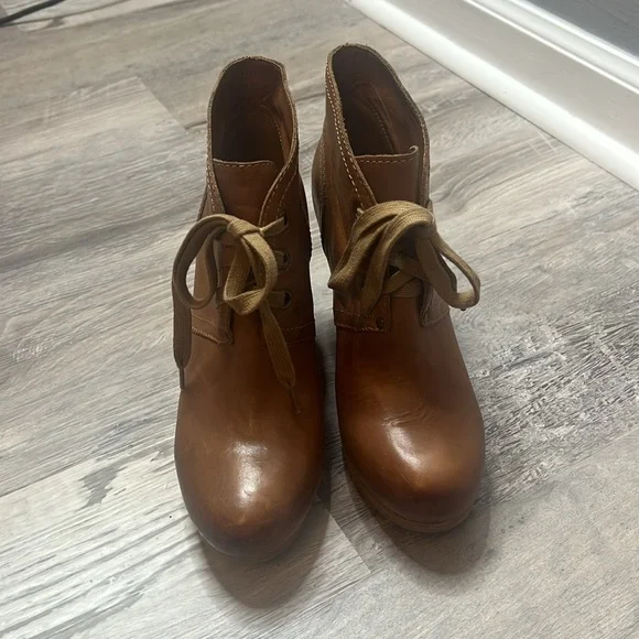 Women’s Lucky Brand Wedge Lace Up Ankle Booties size 8 - Picture 2 of 6